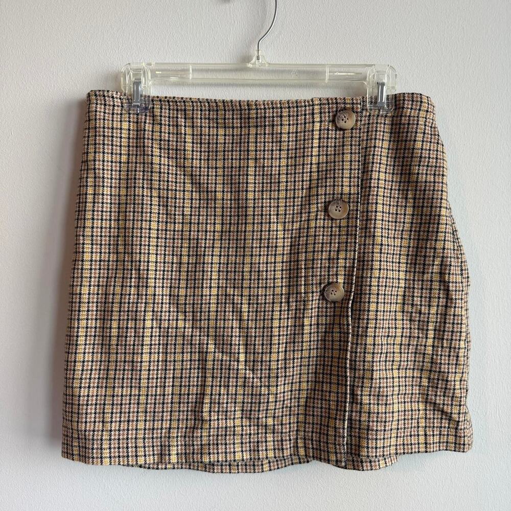Brown tan black and yellow mini plaid skirt with size buttons and elastic back